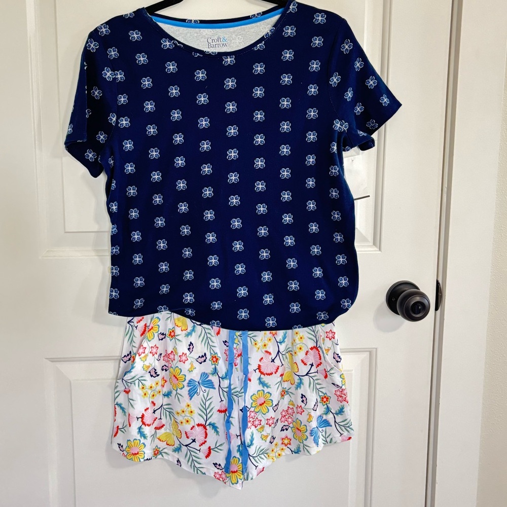 PJ SET - NWT - Croft & Barrow - SIZE S - Navy and Floral Pajama Set